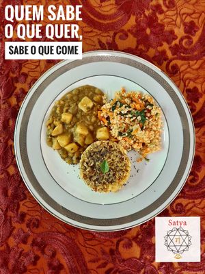 Indian peas and vegetables curry, wholegrain saffron rice with chia, millet with vegetables. at Satya  in Campinas