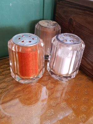 I like that there's a third spice shaker! May be cayenne, def some sort of chilli. Spicy 🌶🌶 at Asalam Restaurant in Jeju