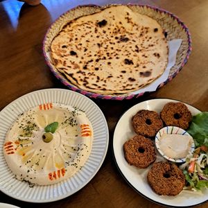 Hummus, falafel and flat bread at Asalam Restaurant in Jeju