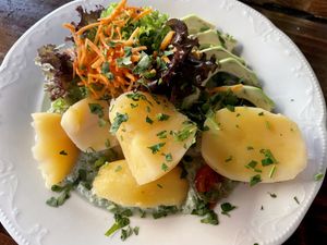 Vegane Grüne Soße 💚  at Frau Rauscher Apfelweinwirtschaft in Frankfurt