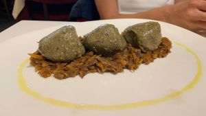 Canederli di patate, lenticchie e spinaci su letto di crauti alla bavarese at Il Lughino in Como