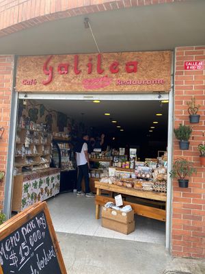 Entrance with market in the front  at Galilea in Guarne