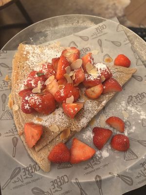 Aardbeien vegan pannenkoek   at Crêpeaffaire in Haarlem