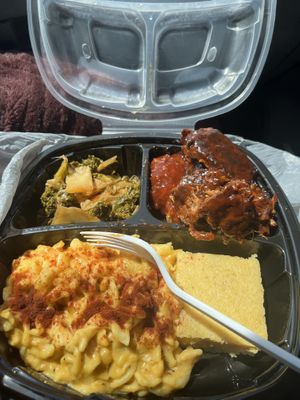 Mac plate with jackfruit ribs  at I-tal Garden in New Orleans