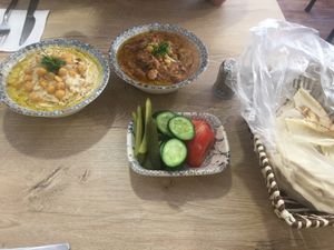 Yemekleri gerçekten çok güzeldi 4-5 çeşit vegan opsiyon var ve gayet bu konuda bilgililer ayrıca doyurucuydu   at Cafe Du Levant in Izmir