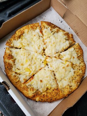 Medium vegan pizza with garlic & olive oil, "cheese", & pineapple at Guiseppe's in Akron