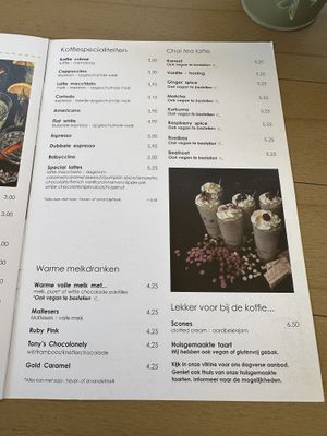Lots of chai tea options in vegan and vegan cake possible  at Pure in Uden