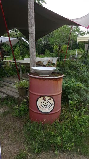 Outdoor seating too at Ponchi's Pizza in Shima