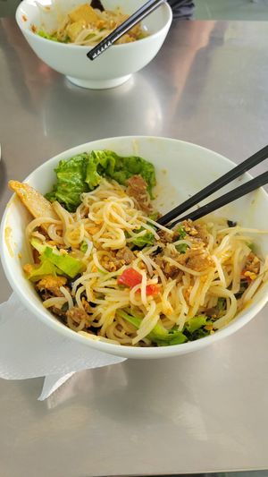 Dry mix veg noodles at Tâm Nguyên Phúc Vegetarian in Da Nang