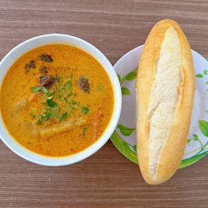 This is a new dish. You can come to try it. Delicious and yummy hihi. This name is curry and bread at Tâm Nguyên Phúc Vegetarian in Da Nang