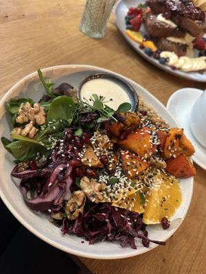 Saisonale Salatbowl  at SOUL - Vegan Coffee Bar in Hamburg