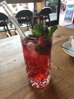 Himbeer-Minz Lemonade  at SOUL - Vegan Coffee Bar in Hamburg