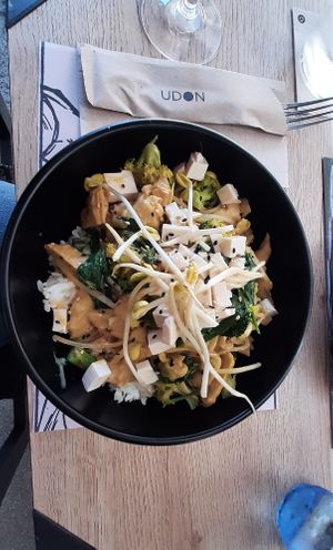 Veganes Reisgericht mit Heura at UDON in Santiago De Compostela