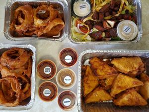 Vegan wing combo & skinny salad w/ sauces at Boss Chick N Beer in Berea