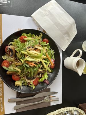 Veganiqa salad with Dijon mustard sauce plus extra grilled mushrooms and fresh rocket  at Kavarna Q - Tabor in Maribor