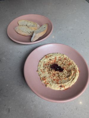 Humus y pan (gratis) at Mudra in Buenos Aires