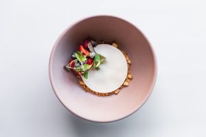 | PANACOTTA DE LAVANDA |

Chocolate Blanco Caramelizado | Laurel | Mix de Berries at Mudra in Buenos Aires