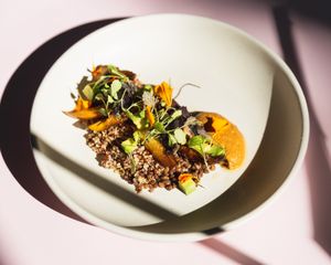 | PLANT BOWL |

Quinoa | Zanahorias | Batata | Romesco | Lentejas | Girgolas at Mudra in Buenos Aires