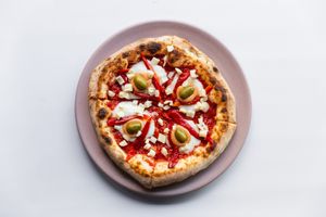 | PIZZA DE PALMITOS |

Queso de Arroz | Pomodoro | Morrón | Palmitos | Salsa Golf at Mudra in Buenos Aires