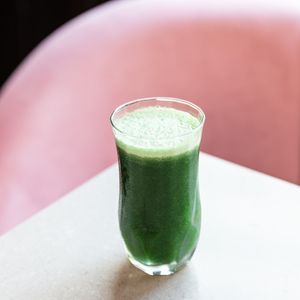 | ATMAN DETOX |

Kale | Manzana | Jugo de Ananá | Mix de Especias | Limón | Spirulina at Mudra in Buenos Aires