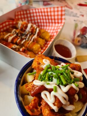 Mac and cheeze and cheezy bits at Feed Me Fully Loaded in Nottingham