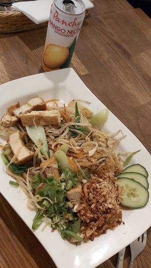 V2 Pho xao and mango juice at Nem Grill in Braunschweig