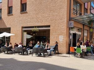 front + outdoor seating at Woké in Louvain-la-neuve