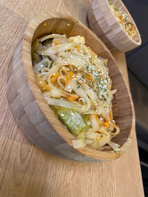 Nouilles de riz, 
bambou, 
Bangalore, 
ananas et shitake at Woké in Louvain-la-neuve