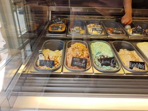 Ice cream with vegan markers at KALTE LUST Gelateria | Suppenstube in Olten