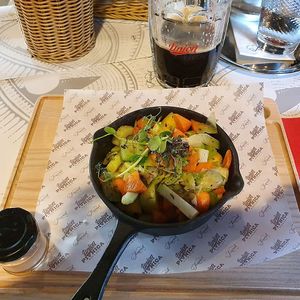 "Njam ponev" dish with vegetables and vegan sauce. Photo by: Nicola Di G. on Facebook at Pivnica Union in Ljubljana