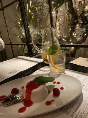 Pannacotta auf Basis von Kokosmilch  at Valdo Gatti in Lisbon