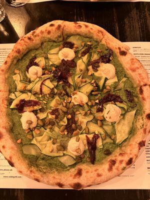 The green sauce was AMAZING   at Valdo Gatti in Lisbon