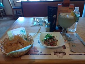 nachos with garnish at 100% Natural in Merida