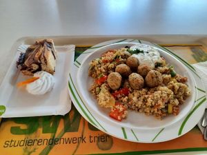 Gericht mit Couscous und Falafel, veganer Marmorkuchen at Mensa Tarforst in Trier