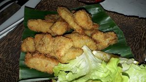 Vegan chicken nuggets at Locco's Pizza Bar in Koh Phangan