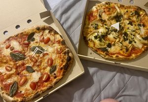 VEGAN MARGARITA AND PESTO CHICKEN 👌🤤🍕  at Locco's Pizza Bar in Koh Phangan