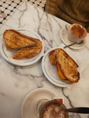 Vegan: toasts, cappuccino and hot chocolate. Everything was great. at Pastelaria Tupi in Porto