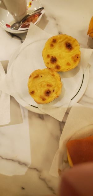 De nata at Pastelaria Tupi in Porto