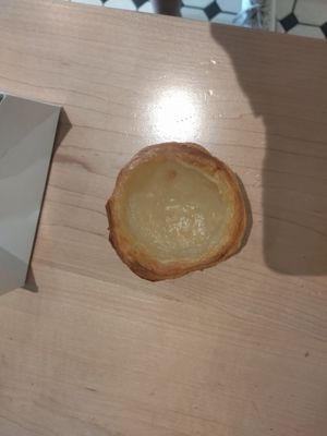 Pastel do nata at Pastelaria Tupi in Porto