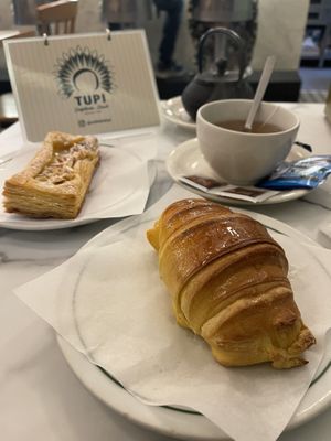 Vegan breakfast   at Pastelaria Tupi in Porto