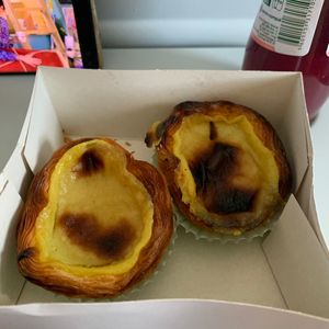 Pastel de nata cada uno (1,00€) at Pastelaria Tupi in Porto