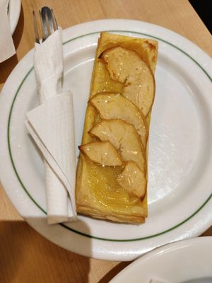 Apple tart at Pastelaria Tupi in Porto