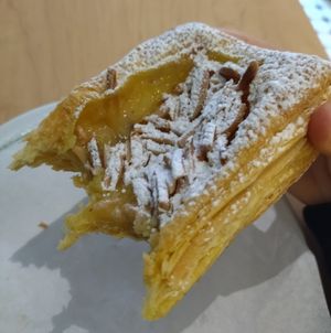 Folhado (1,50€) at Pastelaria Tupi in Porto