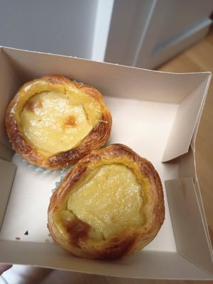 Pasteis de nata at Pastelaria Tupi in Porto