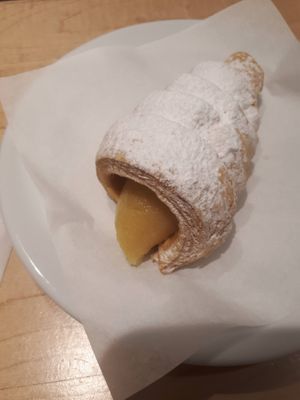 cornucopia (delicious. 1,75€) at Pastelaria Tupi in Porto