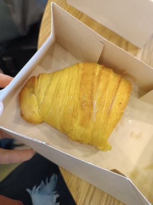 Croissant at Pastelaria Tupi in Porto