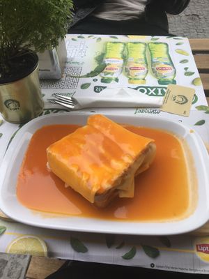 Franceshina Vegan at Pastelaria Tupi in Porto