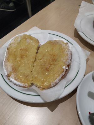 Palmier vegano at Pastelaria Tupi in Porto