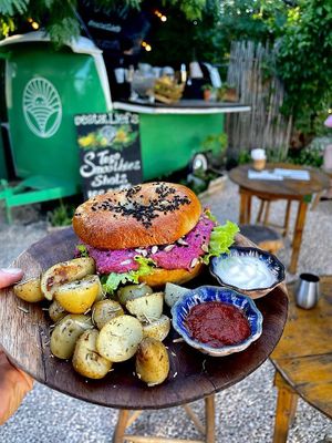 Hummus bagel at Liefs in Tulum