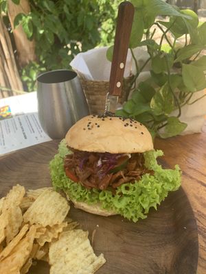 “Pulled perk jackfruit hamburger  at Liefs in Tulum